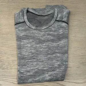 Lululemon men’s vent tech size L
